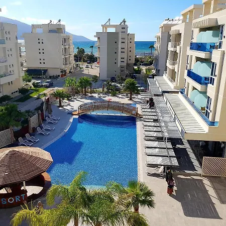 公寓 Flori Radhimë