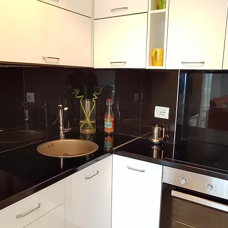 Flori Appartement *